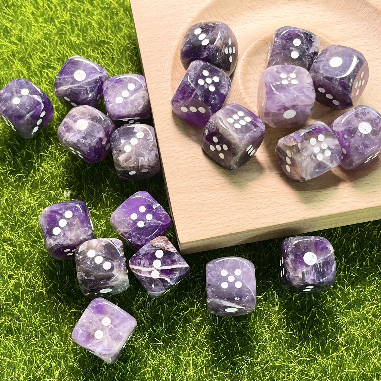 Mix crystal Dice carving 15mm 1pc
