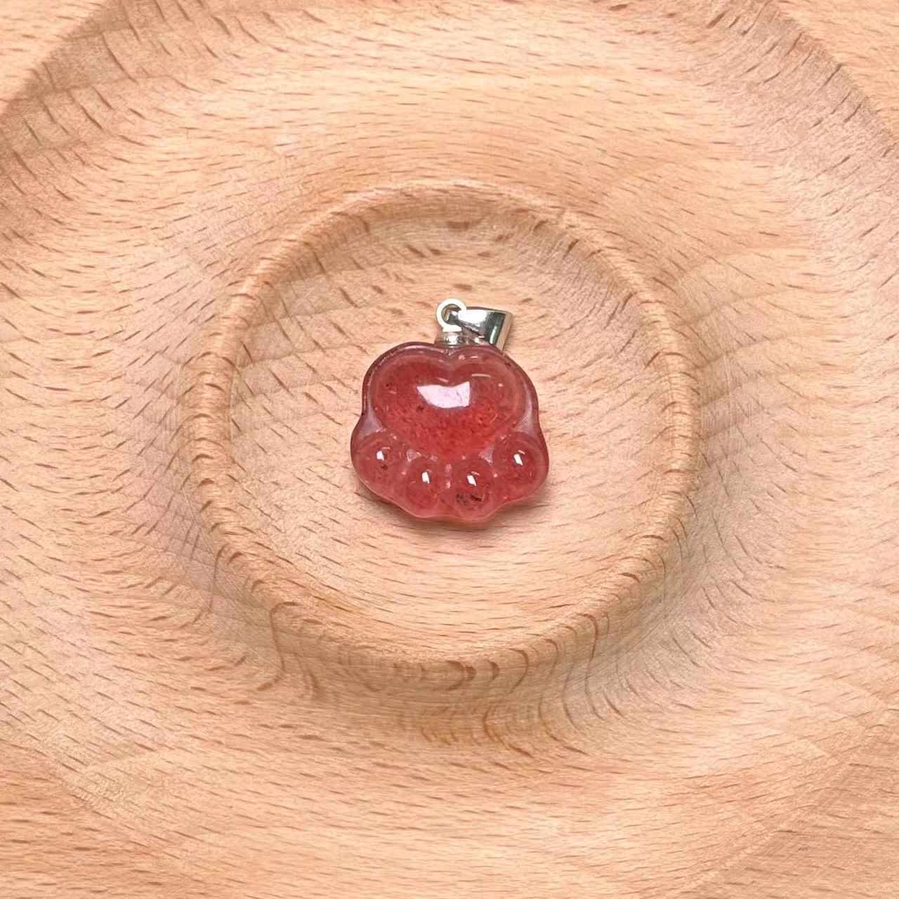 Strawberry Quartz kitty paw pendant （13-15mm）1pc