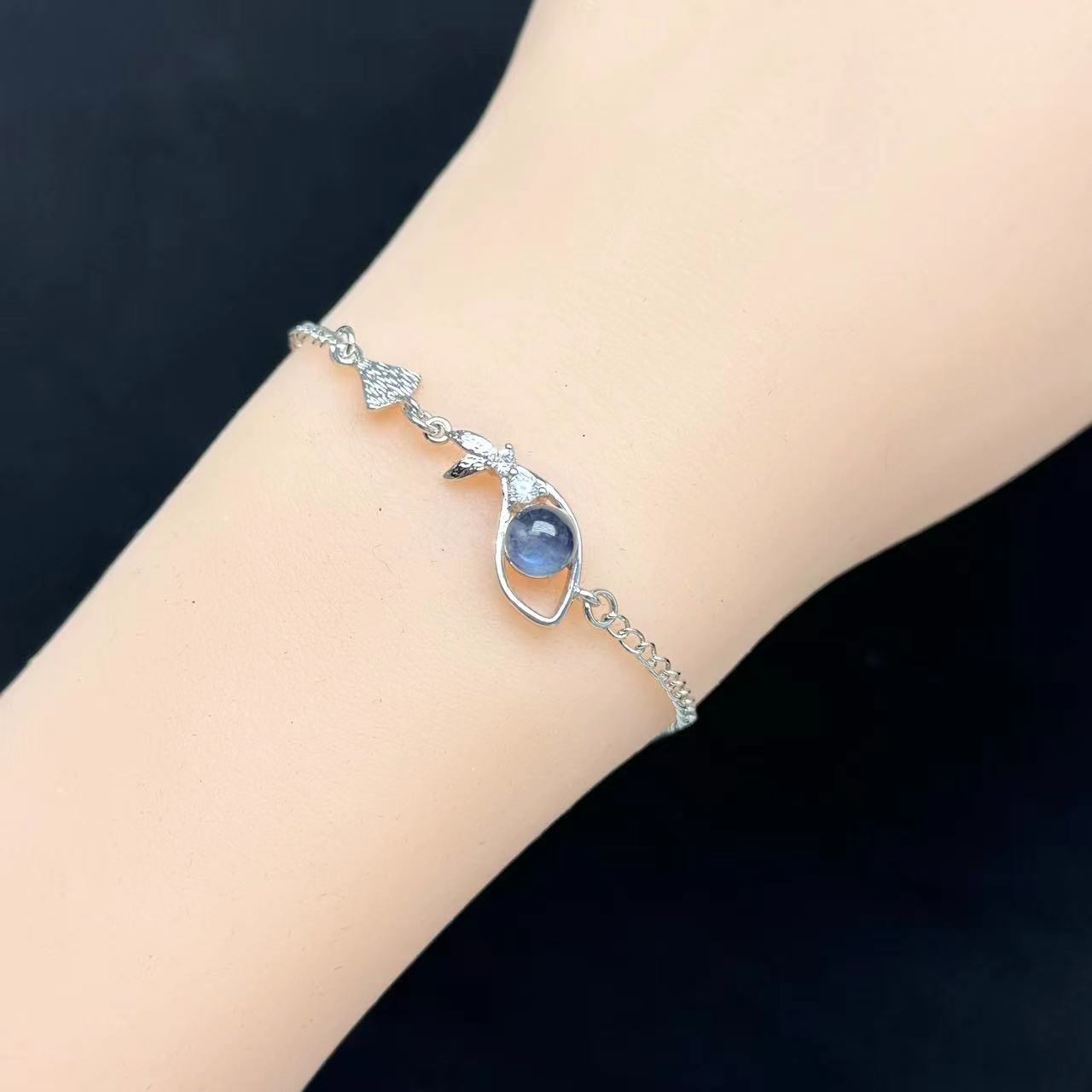 Labradorite whale bracelet 1pc