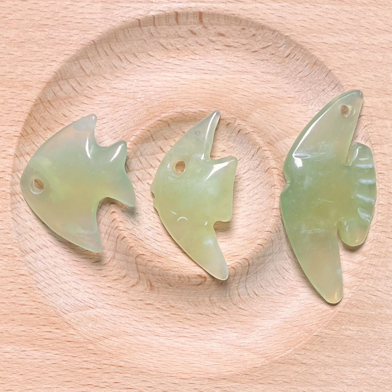 Xiu Jade fish carving pendant （random）3-5cm 1pc